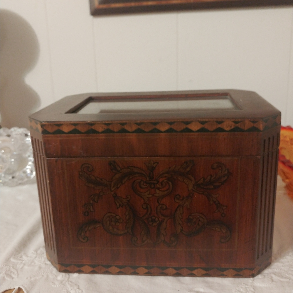Bombay 2004 Wood inlay box